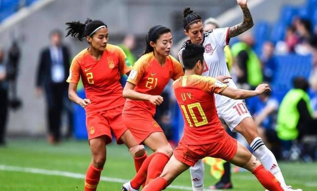 英格兰前国脚哈格里夫斯说：“这场失利对阿森纳来说是巨大的打击，他们空有74%的控球率和30次射门。